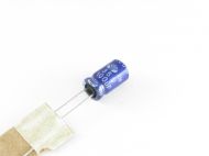 Kondensator elektrolityczny 100uF/35V, 85stC - 100uf_35v.jpg